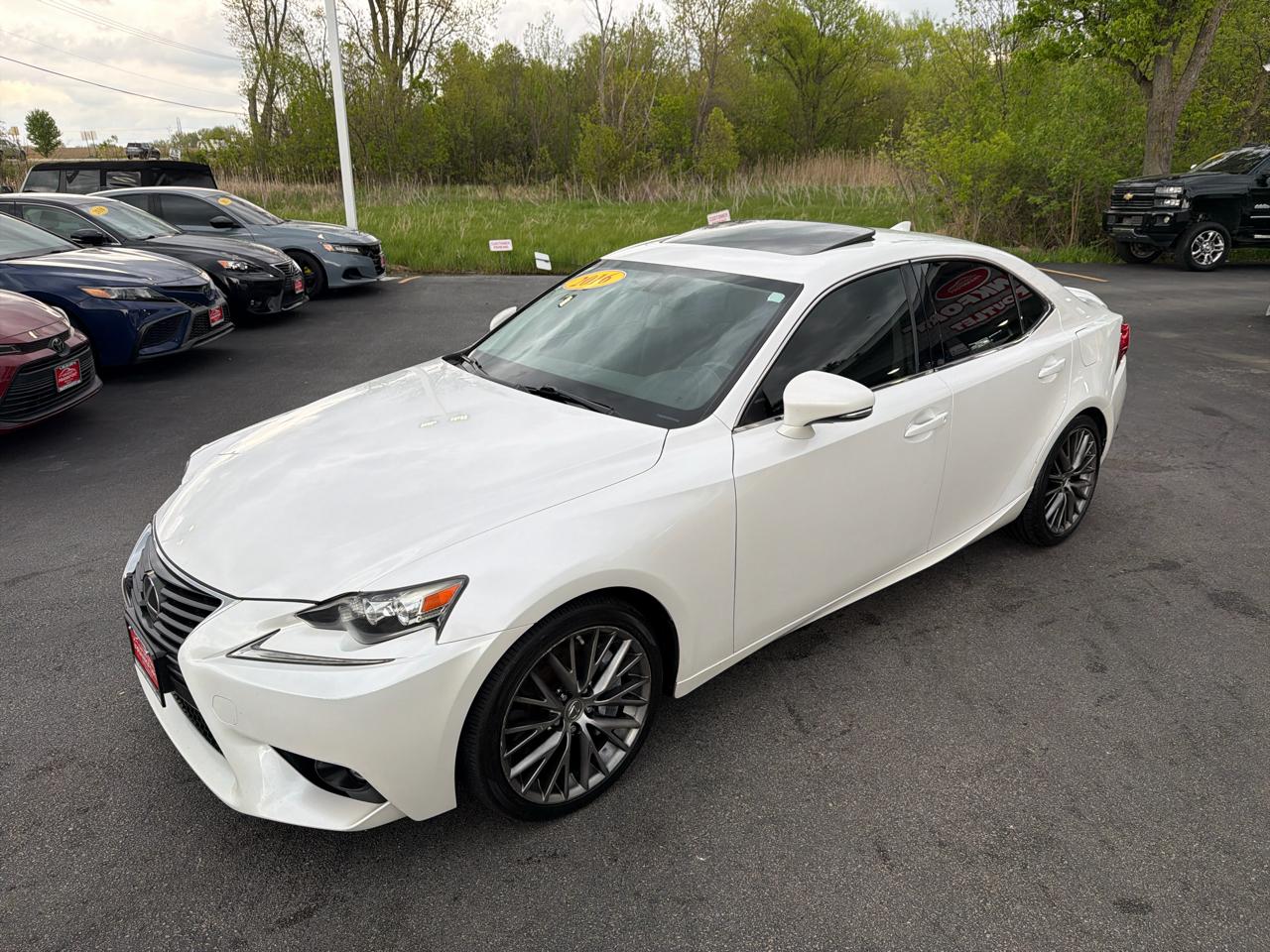 Lexus IS 300 4dr Sdn AWD 2016