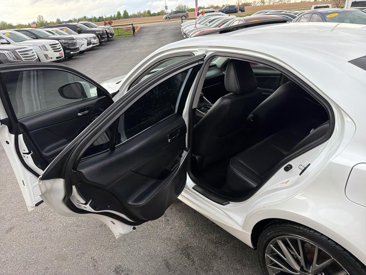 Lexus IS 300 4dr Sdn AWD 2016