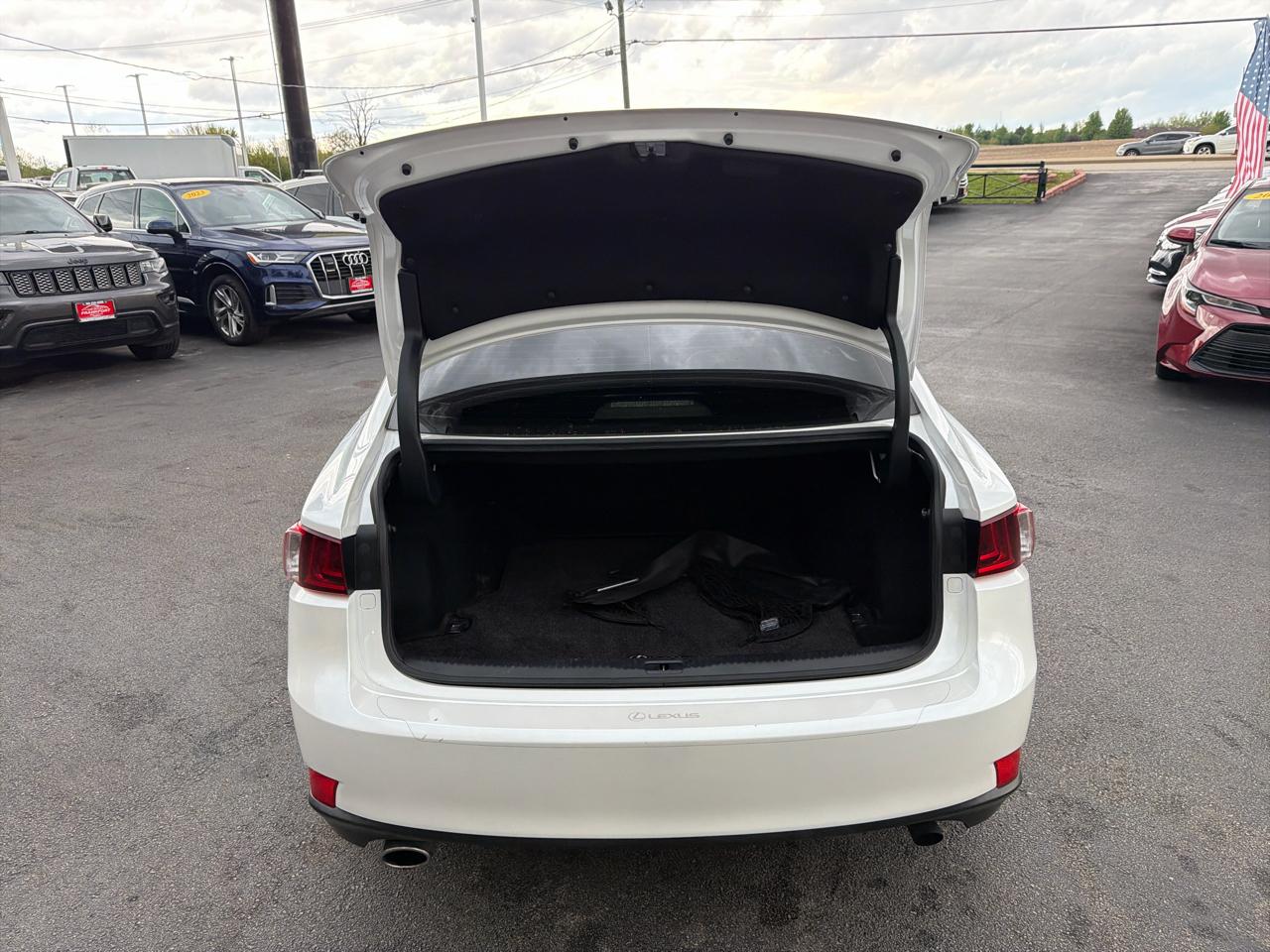 Lexus IS 300 4dr Sdn AWD 2016