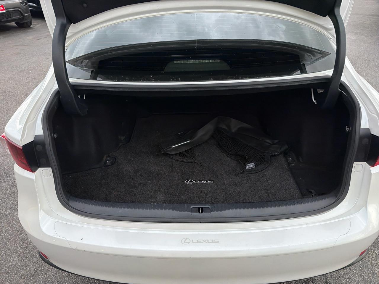 Lexus IS 300 4dr Sdn AWD 2016