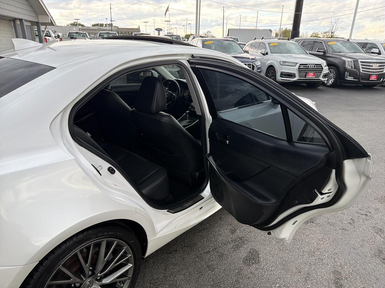 Lexus IS 300 4dr Sdn AWD 2016