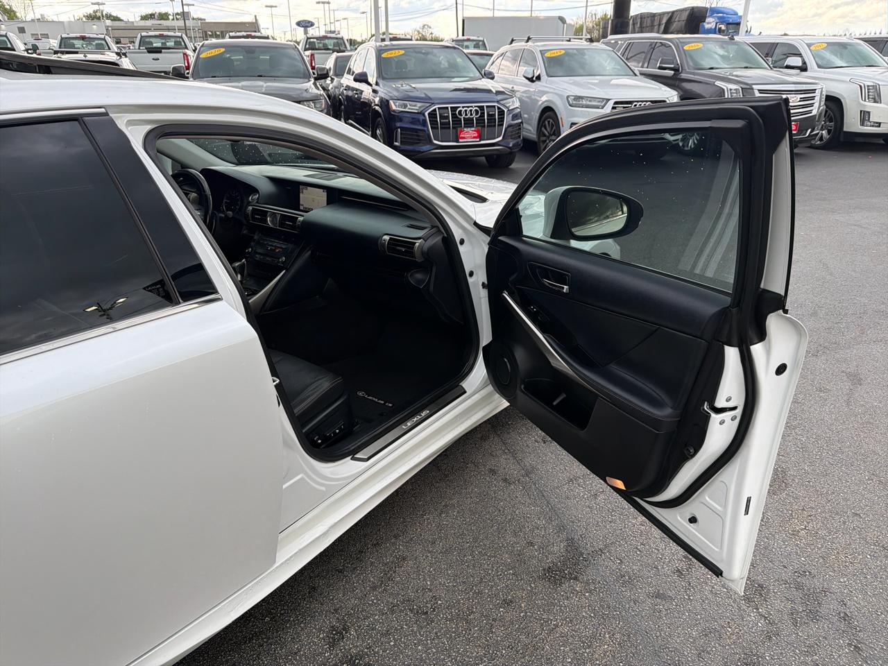 Lexus IS 300 4dr Sdn AWD 2016