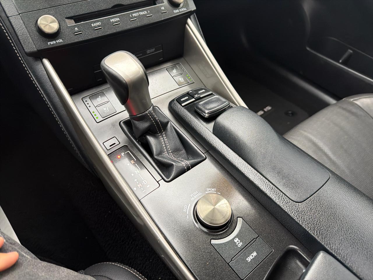 Lexus IS 300 4dr Sdn AWD 2016