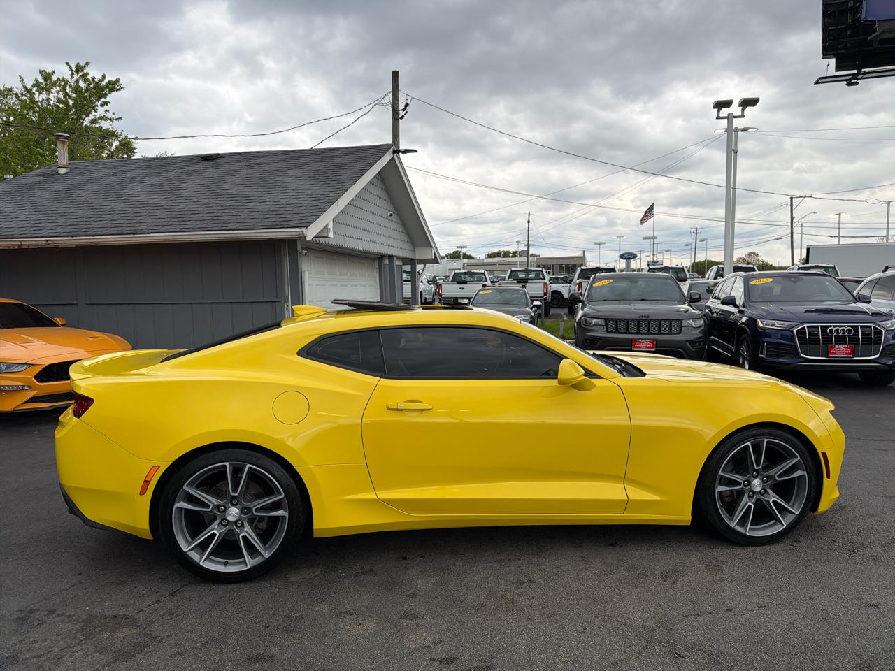 Chevrolet Camaro 2dr Cpe 1LT 2017