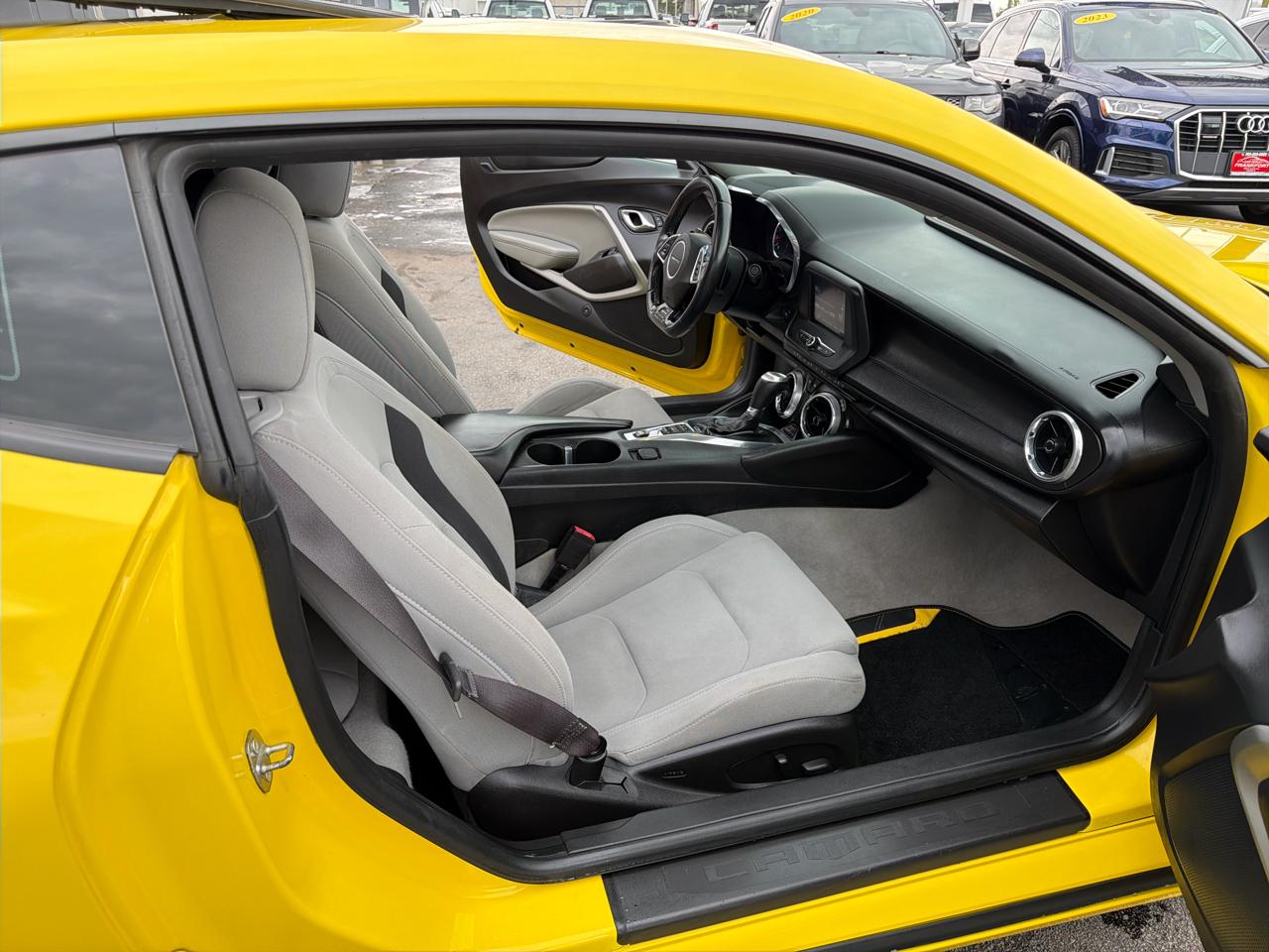 Chevrolet Camaro 2dr Cpe 1LT 2017