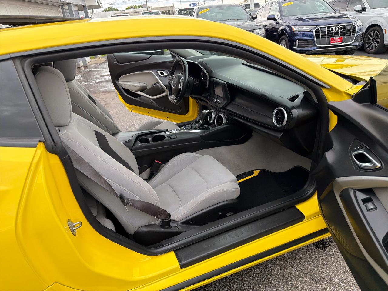 Chevrolet Camaro 2dr Cpe 1LT 2017