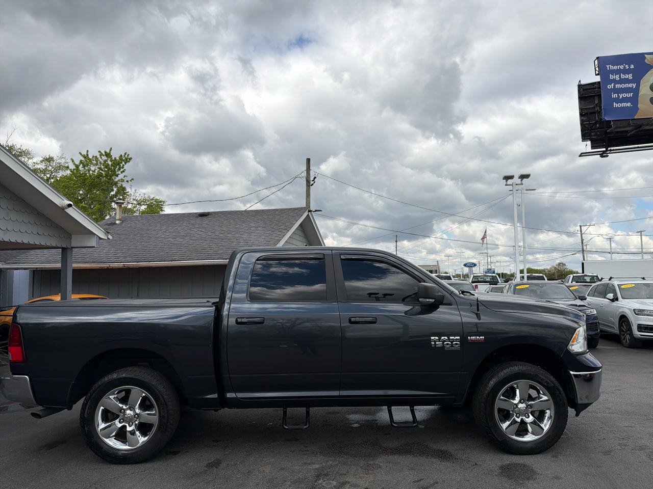 RAM 1500 Classic SLT 4x4 Crew Cab 5'7" Box 2020
