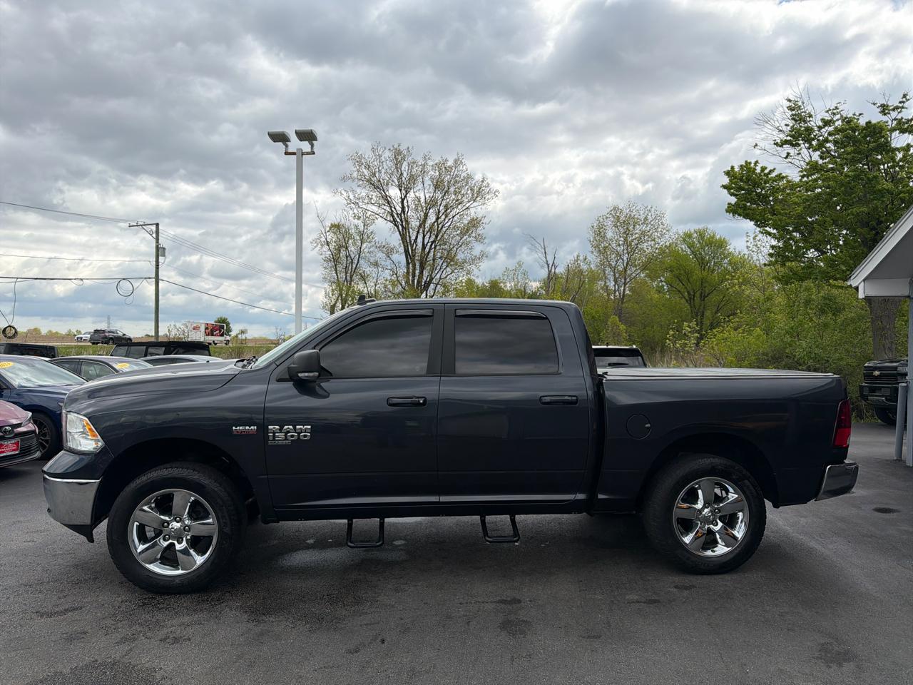 RAM 1500 Classic SLT 4x4 Crew Cab 5'7" Box 2020