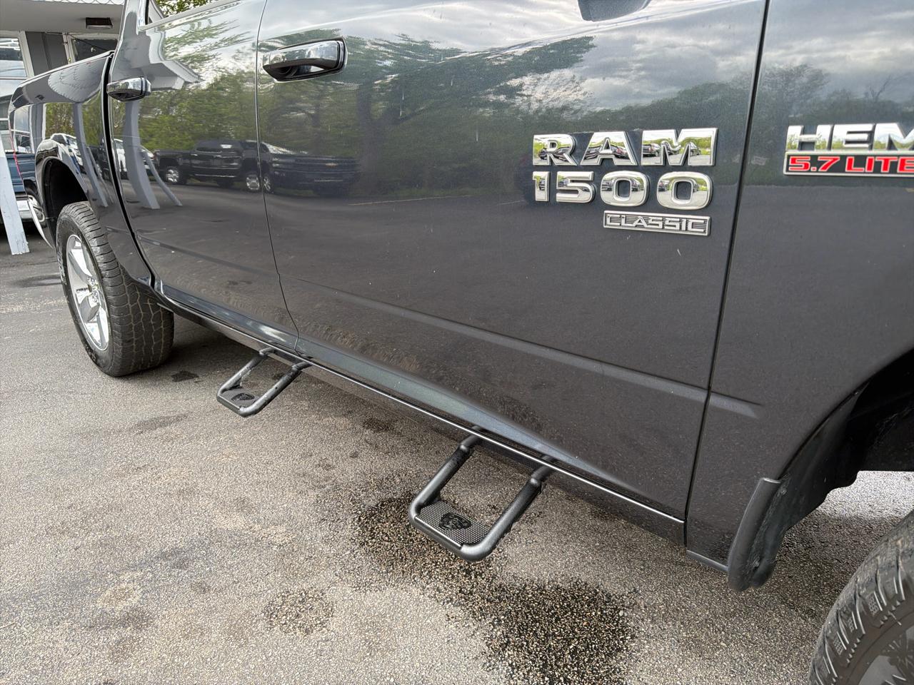 RAM 1500 Classic SLT 4x4 Crew Cab 5'7" Box 2020