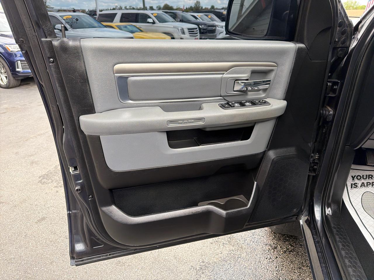 RAM 1500 Classic SLT 4x4 Crew Cab 5'7" Box 2020