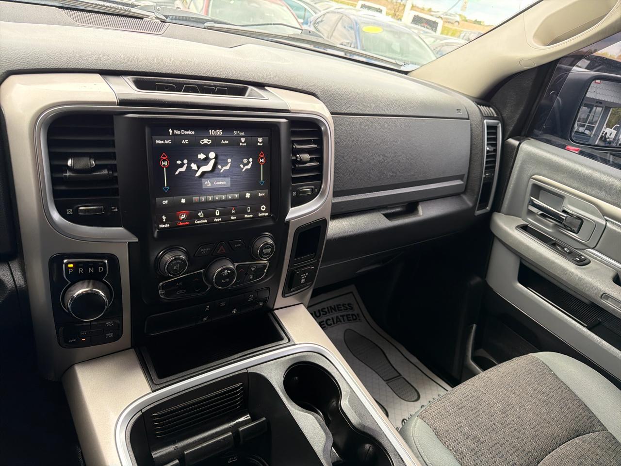 RAM 1500 Classic SLT 4x4 Crew Cab 5'7" Box 2020