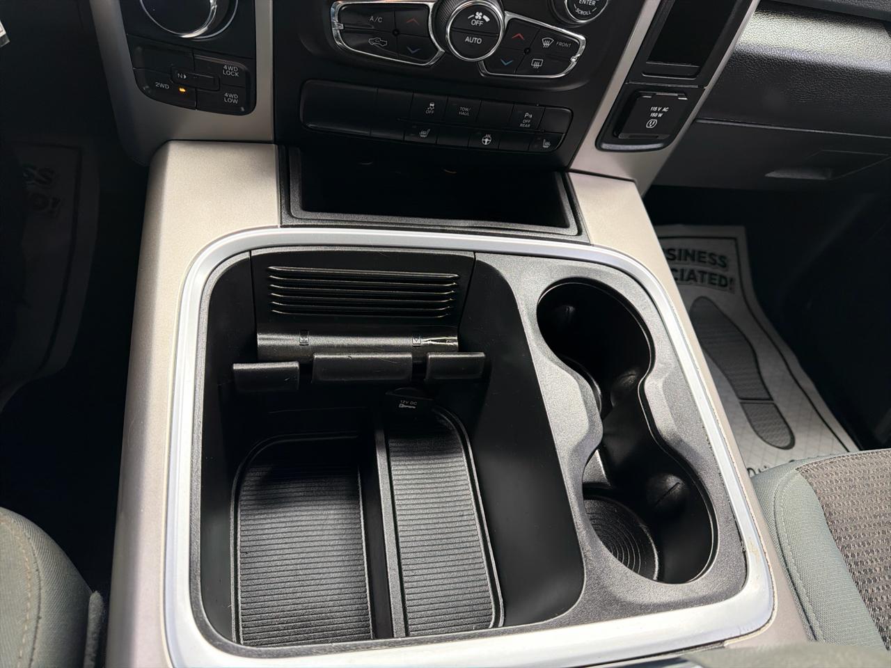 RAM 1500 Classic SLT 4x4 Crew Cab 5'7" Box 2020