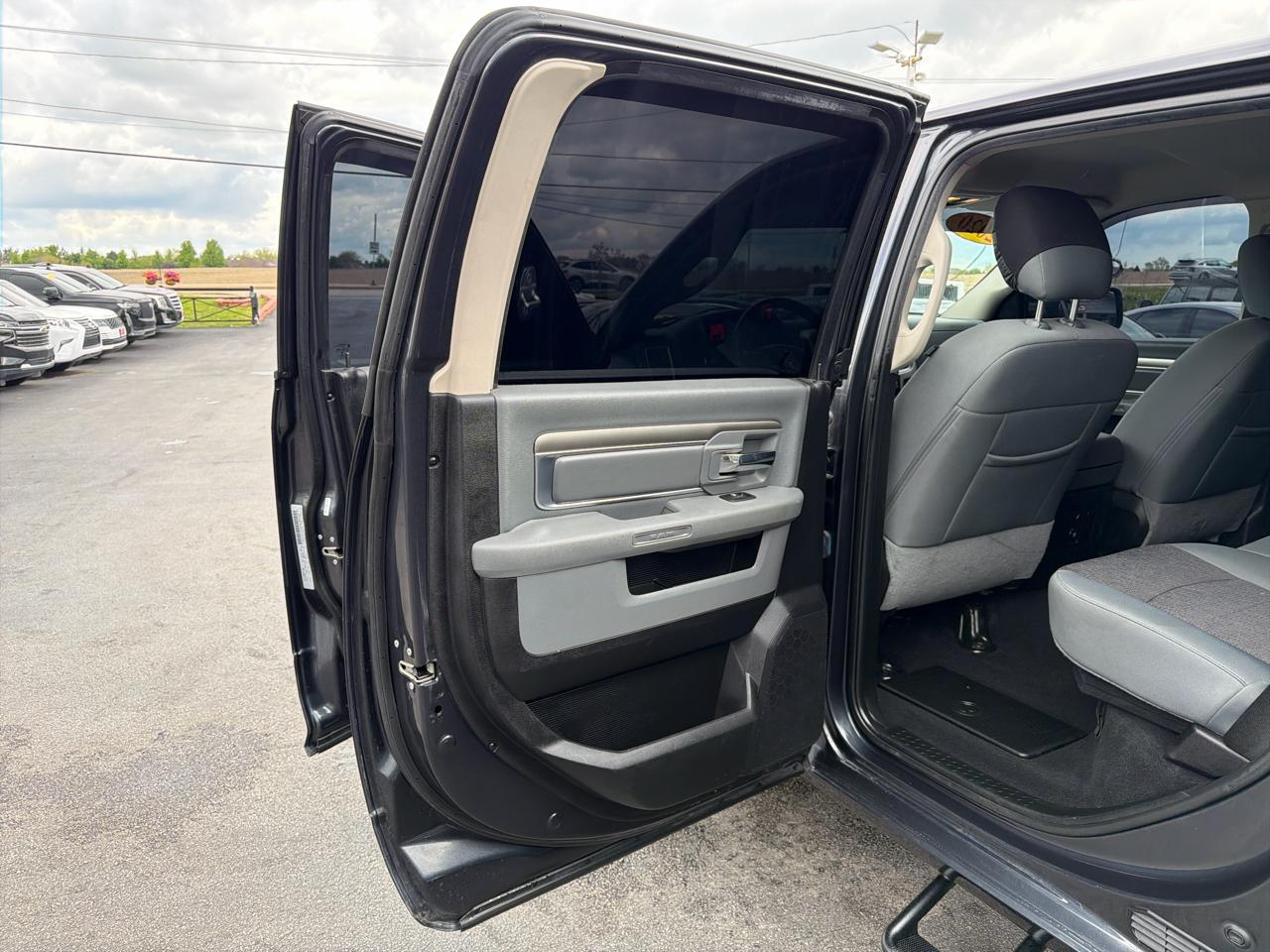 RAM 1500 Classic SLT 4x4 Crew Cab 5'7" Box 2020