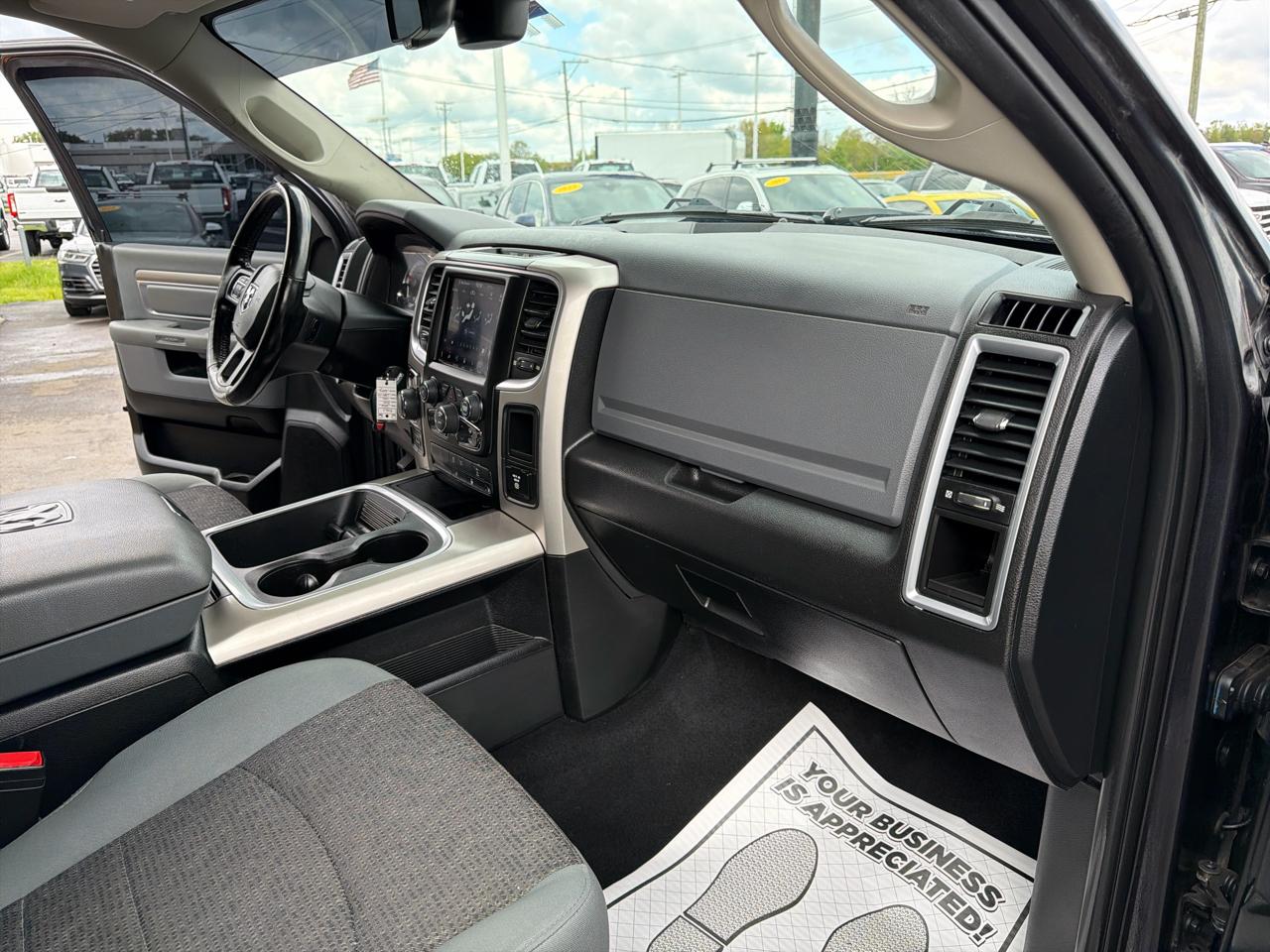 RAM 1500 Classic SLT 4x4 Crew Cab 5'7" Box 2020