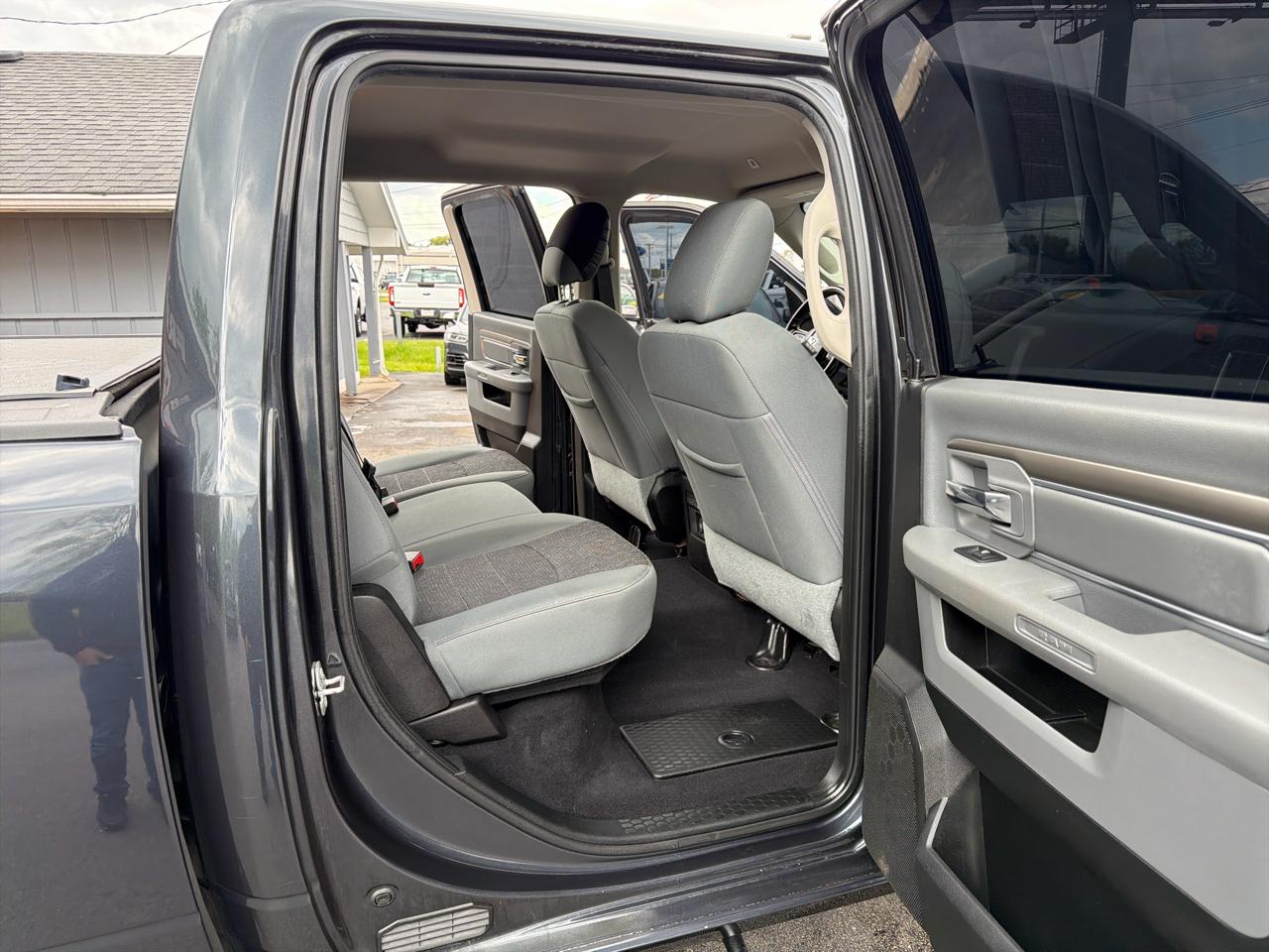 RAM 1500 Classic SLT 4x4 Crew Cab 5'7" Box 2020
