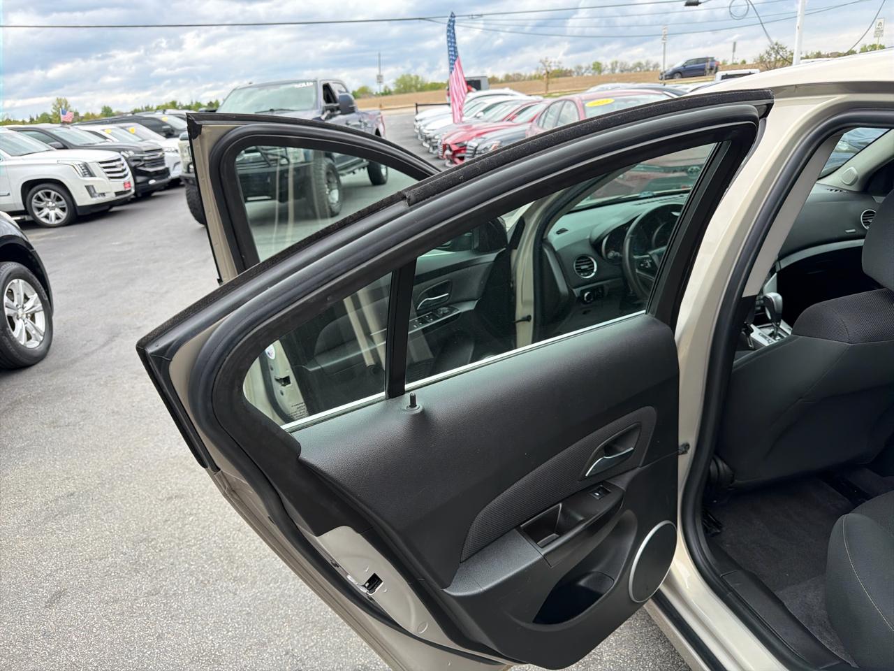 Chevrolet Cruze 4dr Sdn LT w/1LT 2012