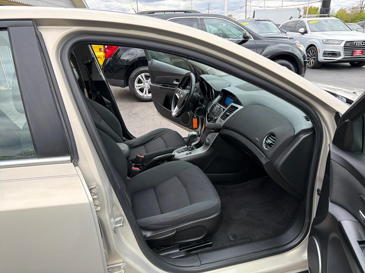 Chevrolet Cruze 4dr Sdn LT w/1LT 2012
