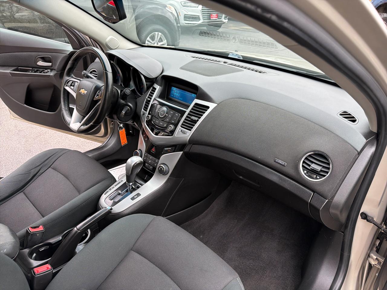 Chevrolet Cruze 4dr Sdn LT w/1LT 2012