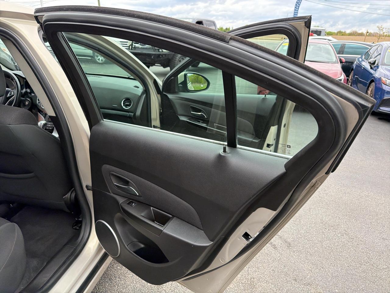 Chevrolet Cruze 4dr Sdn LT w/1LT 2012