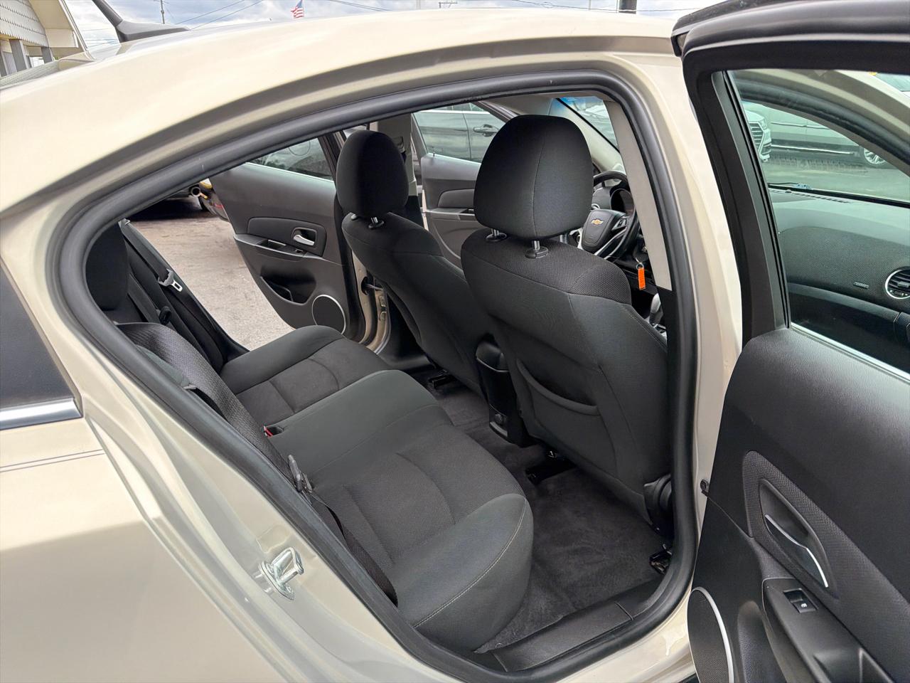 Chevrolet Cruze 4dr Sdn LT w/1LT 2012