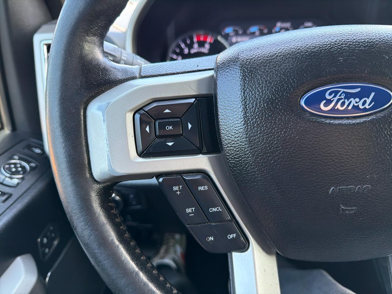 Ford Super Duty F-250 SRW Lariat 4WD Crew Cab 6.75' Box 2017