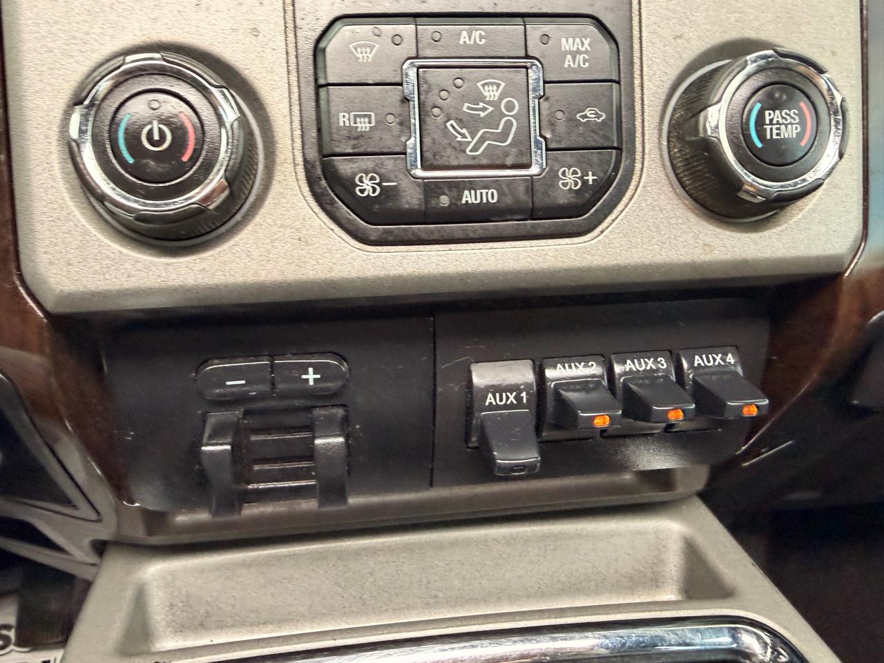 Ford Super Duty F-250 SRW 4WD Crew Cab 172" Platinum 2016