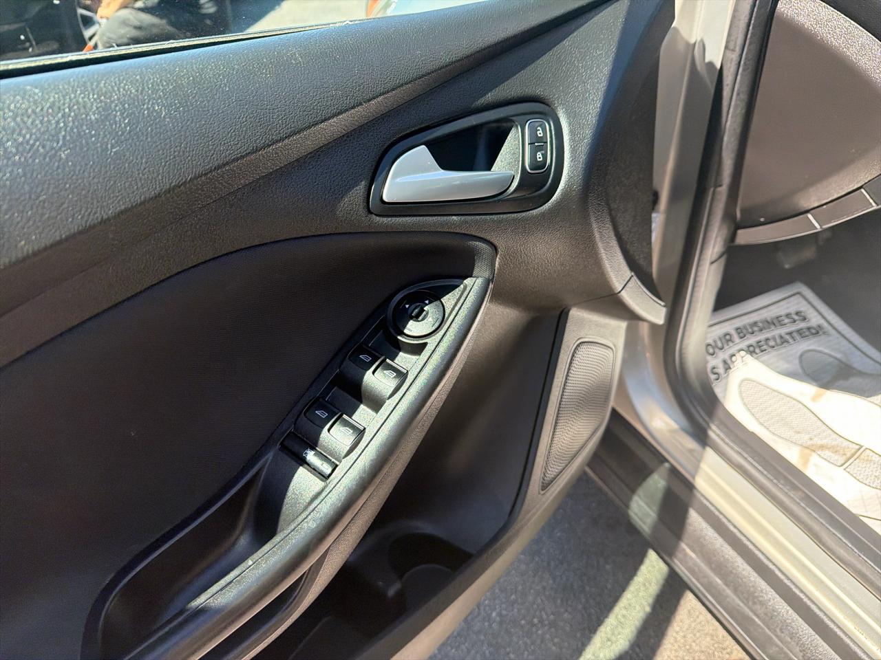 Ford Focus 4dr Sdn SE 2016