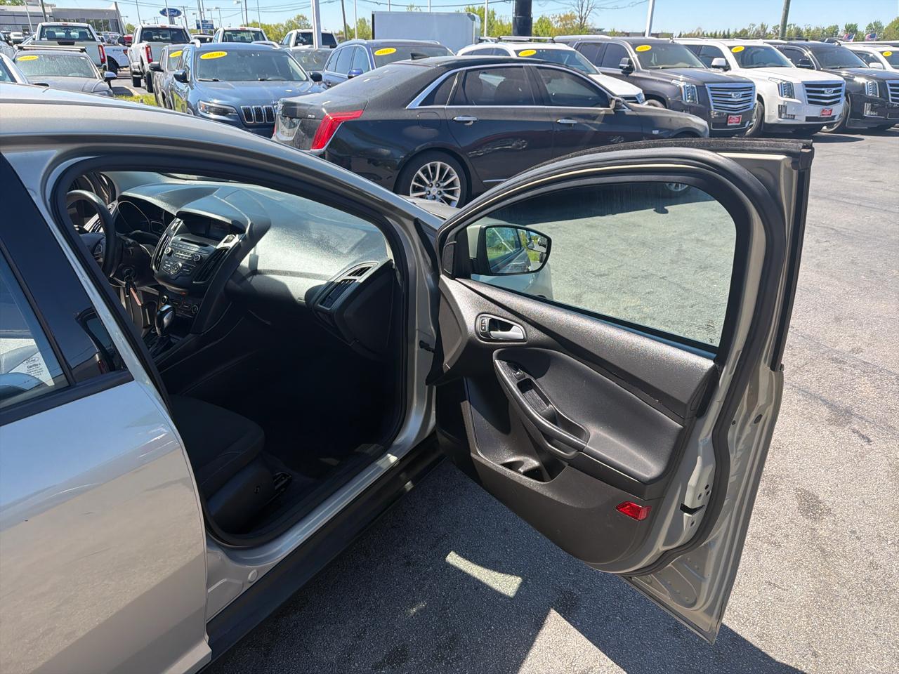 Ford Focus 4dr Sdn SE 2016