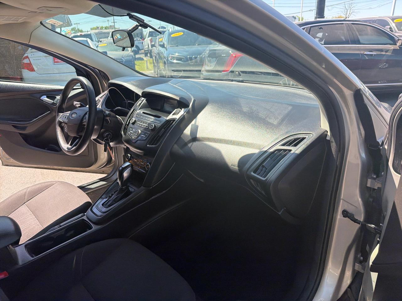 Ford Focus 4dr Sdn SE 2016
