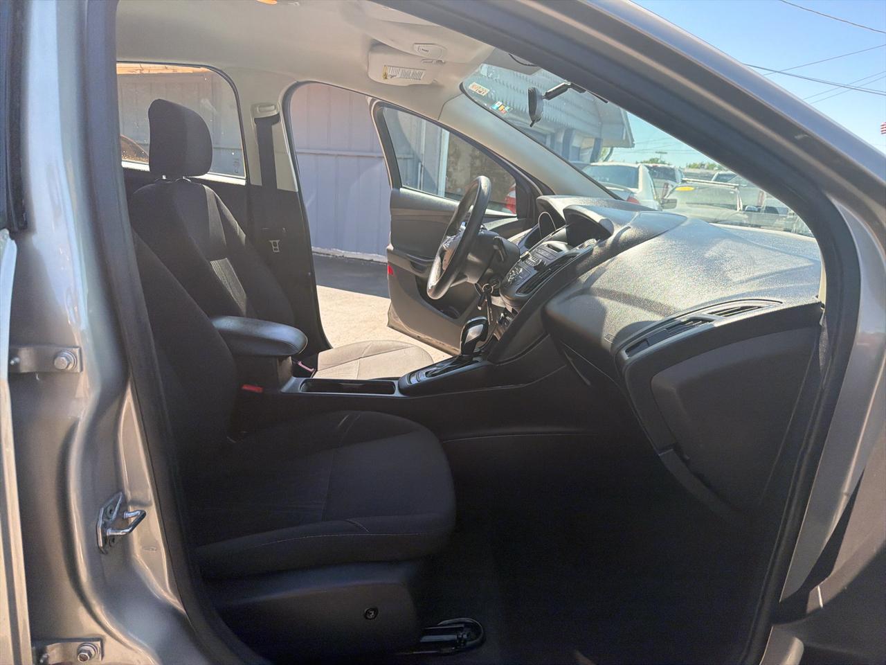 Ford Focus 4dr Sdn SE 2016