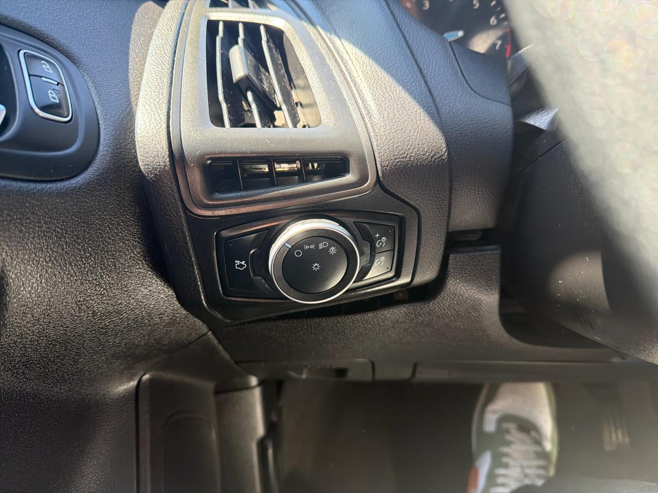 Ford Focus 4dr Sdn SE 2016