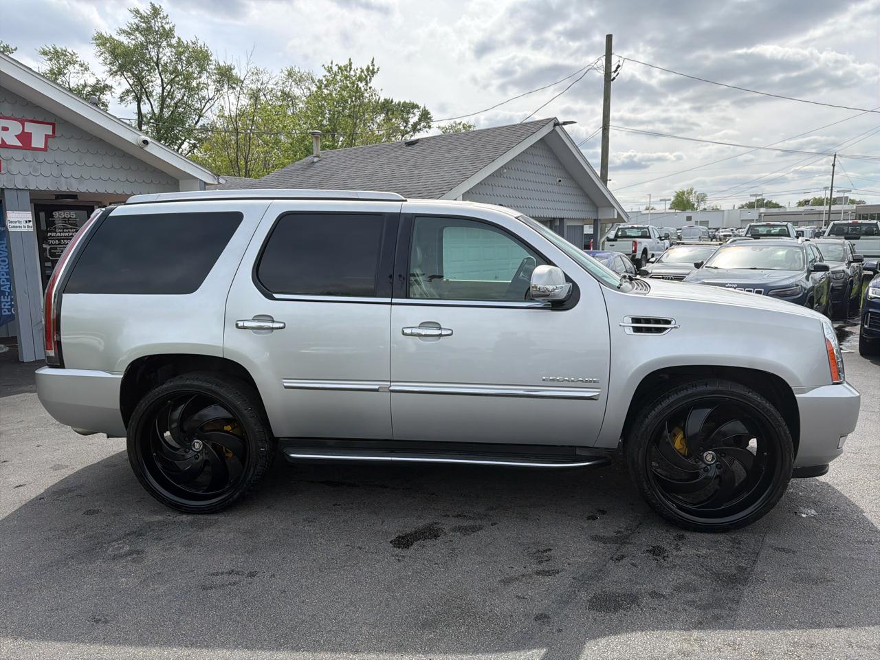 Cadillac Escalade AWD 4dr Base 2010