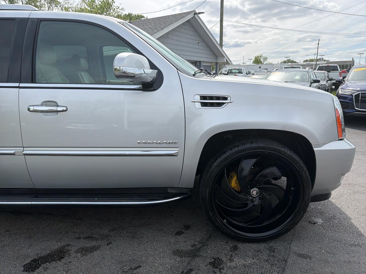 Cadillac Escalade AWD 4dr Base 2010