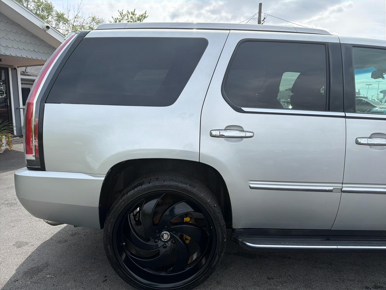 Cadillac Escalade AWD 4dr Base 2010