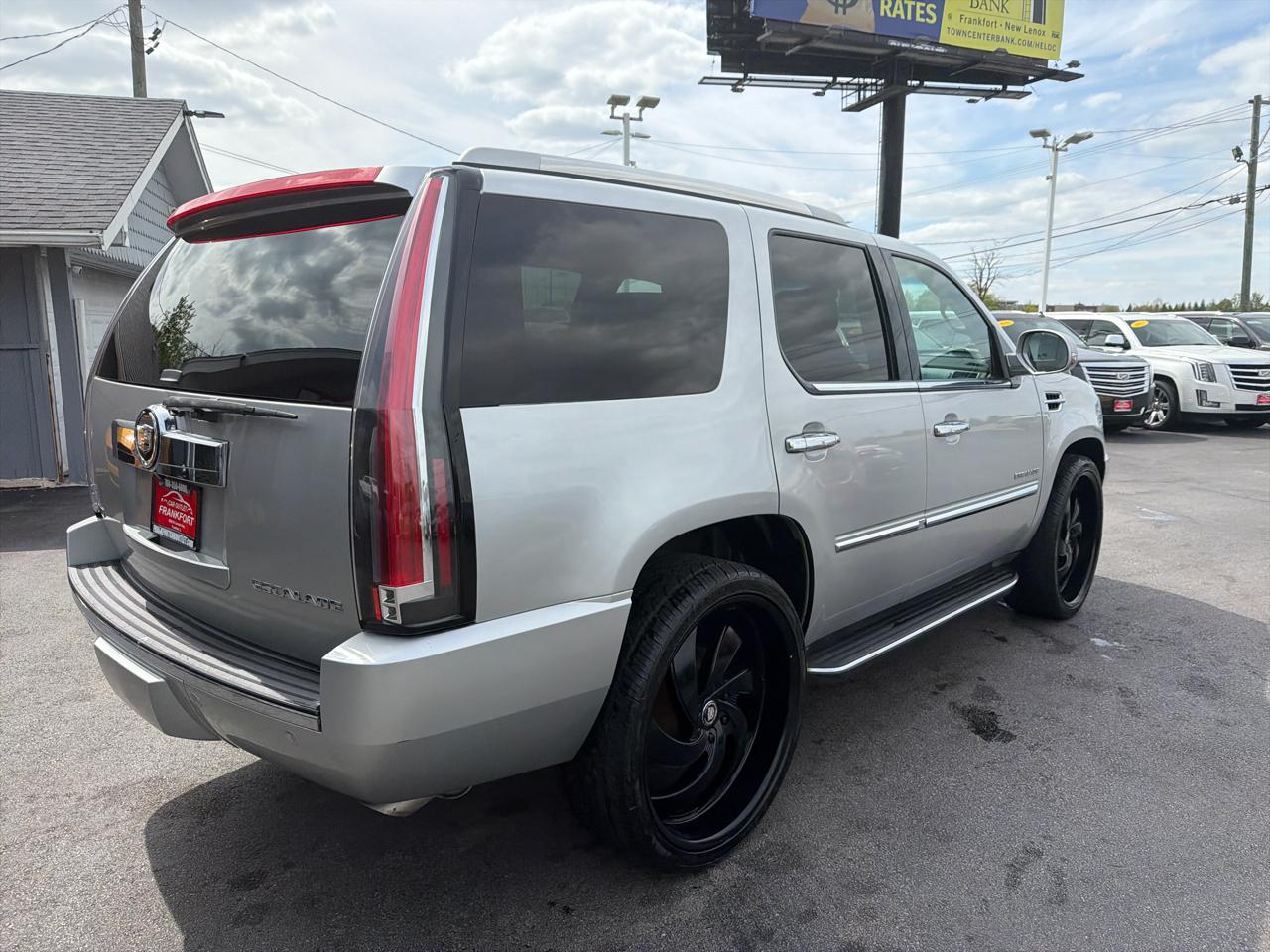 Cadillac Escalade AWD 4dr Base 2010