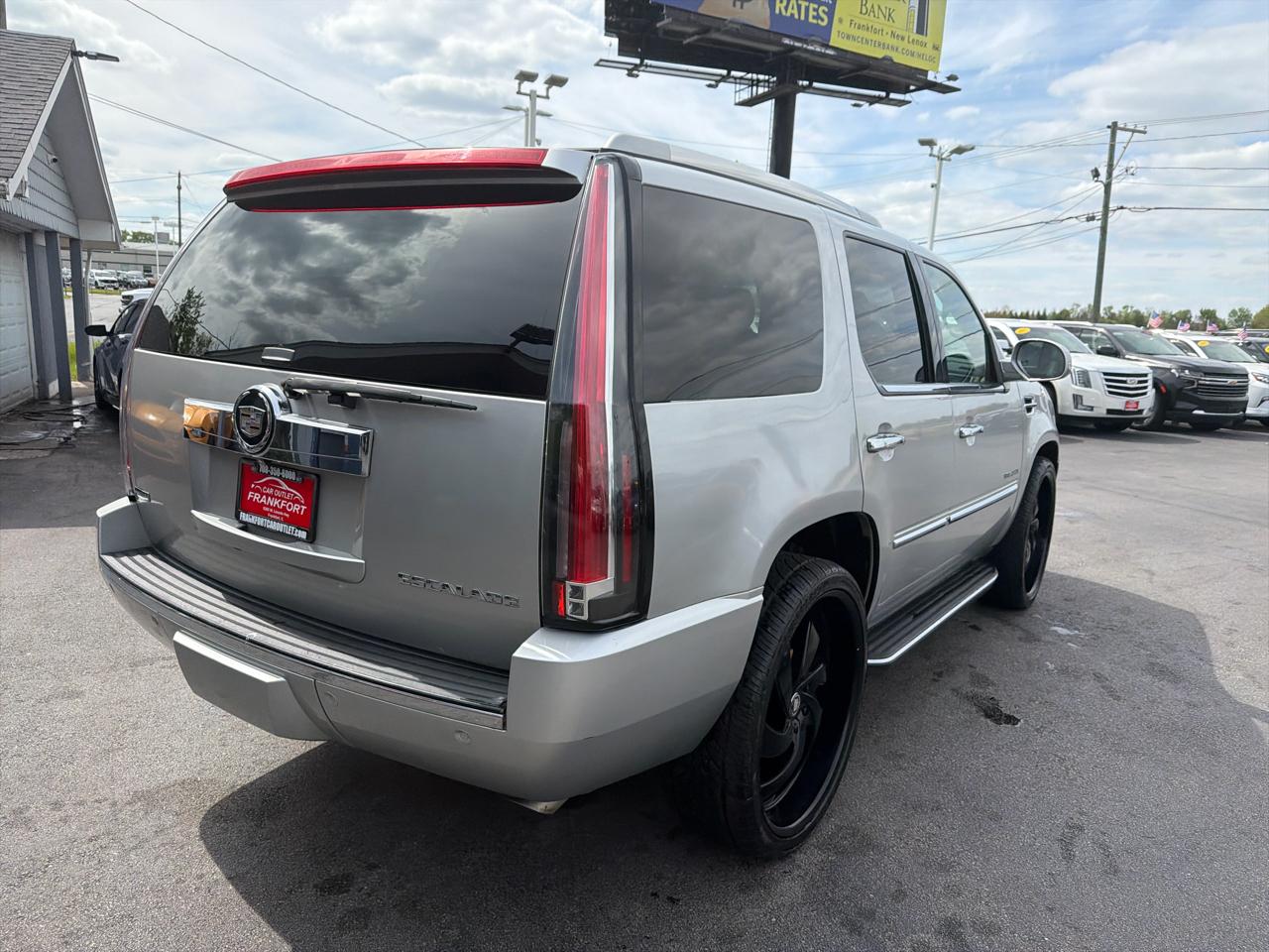 Cadillac Escalade AWD 4dr Base 2010