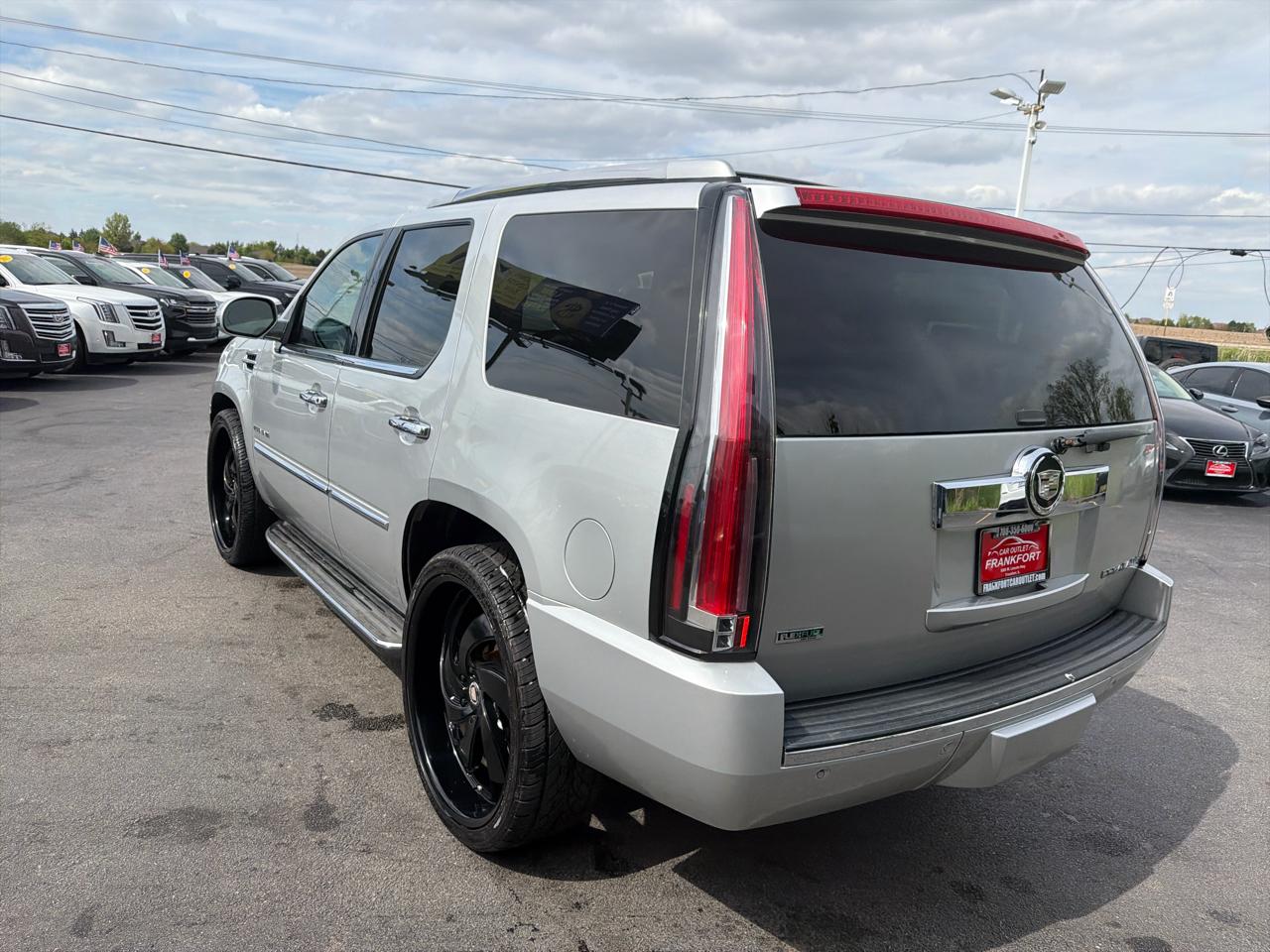 Cadillac Escalade AWD 4dr Base 2010