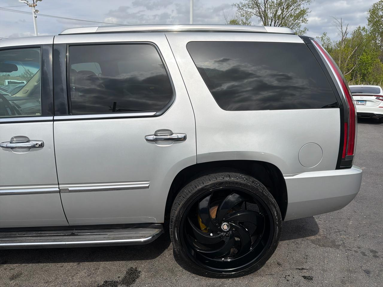Cadillac Escalade AWD 4dr Base 2010