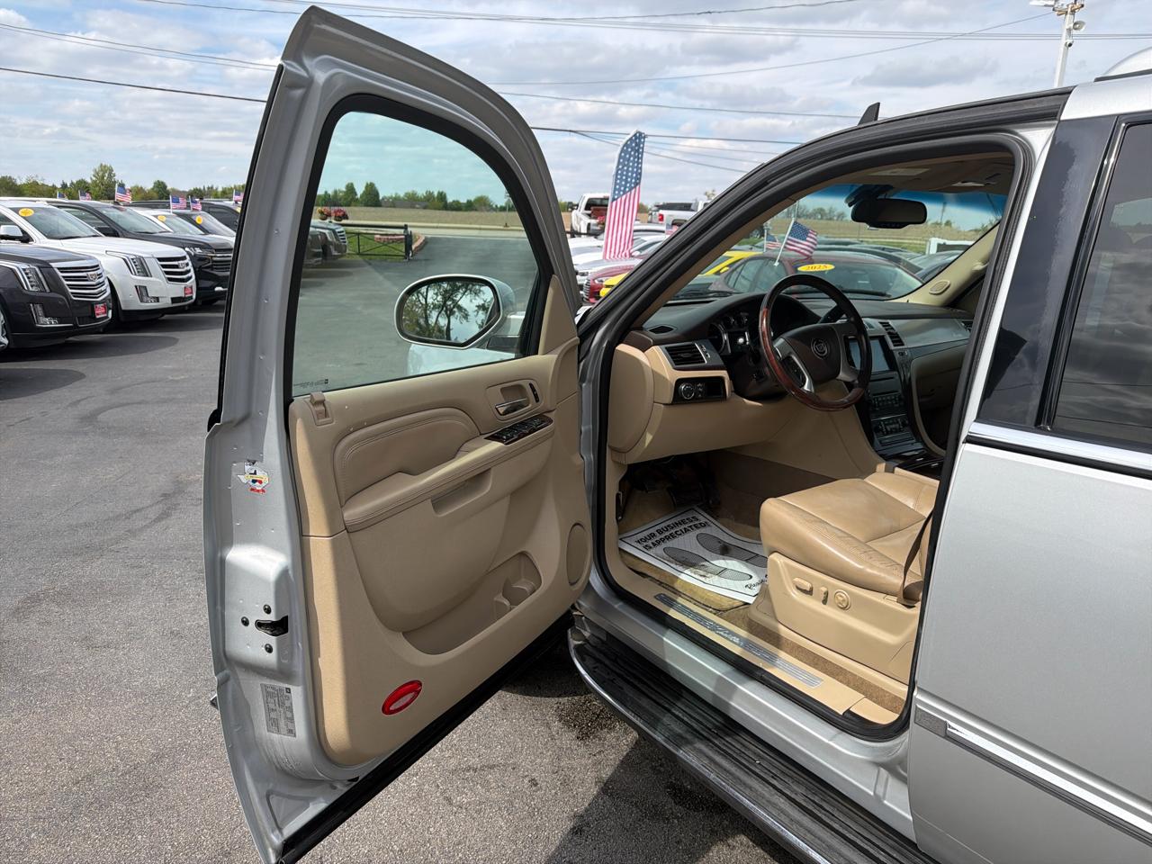 Cadillac Escalade AWD 4dr Base 2010