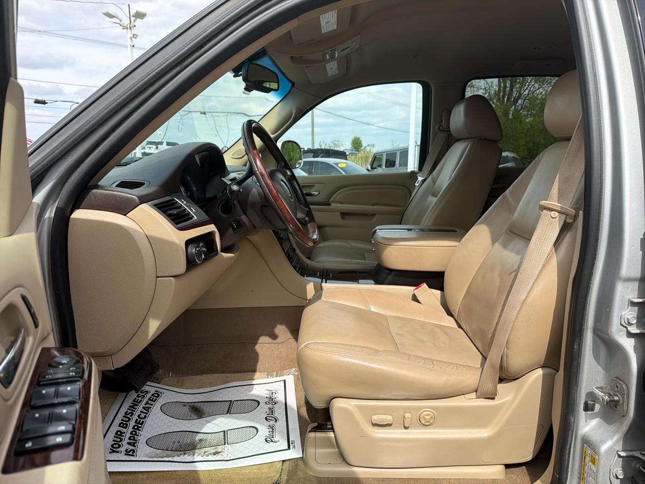 Cadillac Escalade AWD 4dr Base 2010