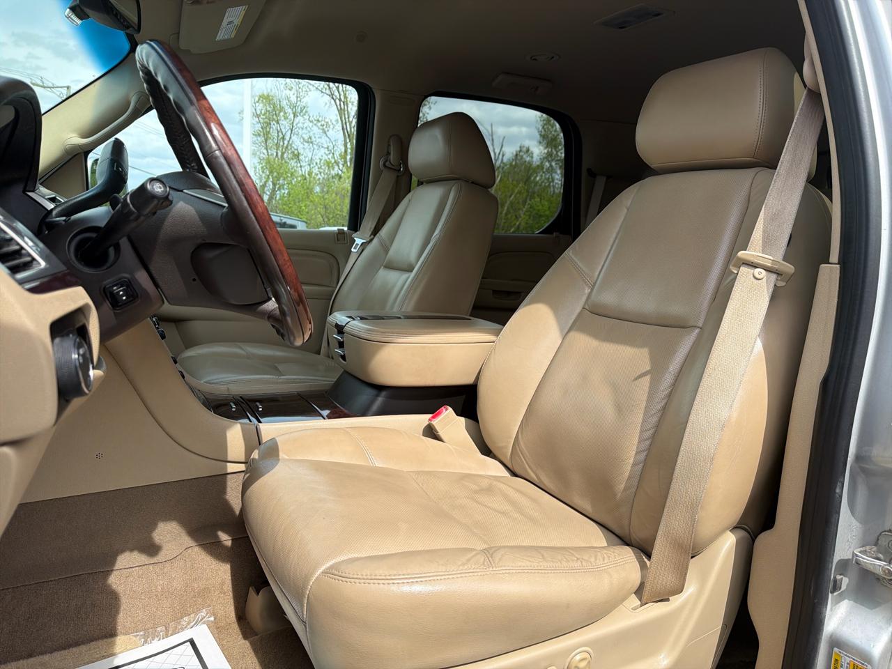 Cadillac Escalade AWD 4dr Base 2010