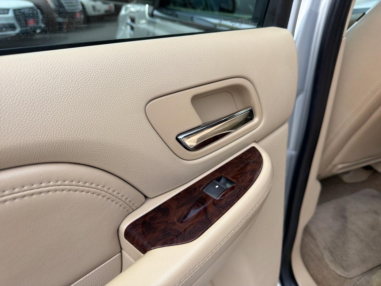 Cadillac Escalade AWD 4dr Base 2010