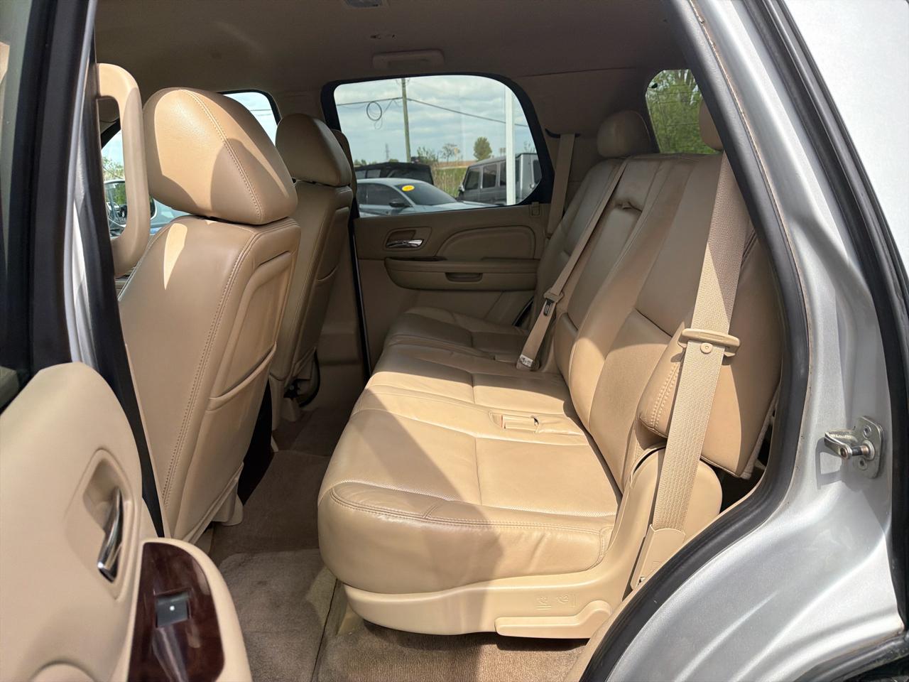 Cadillac Escalade AWD 4dr Base 2010
