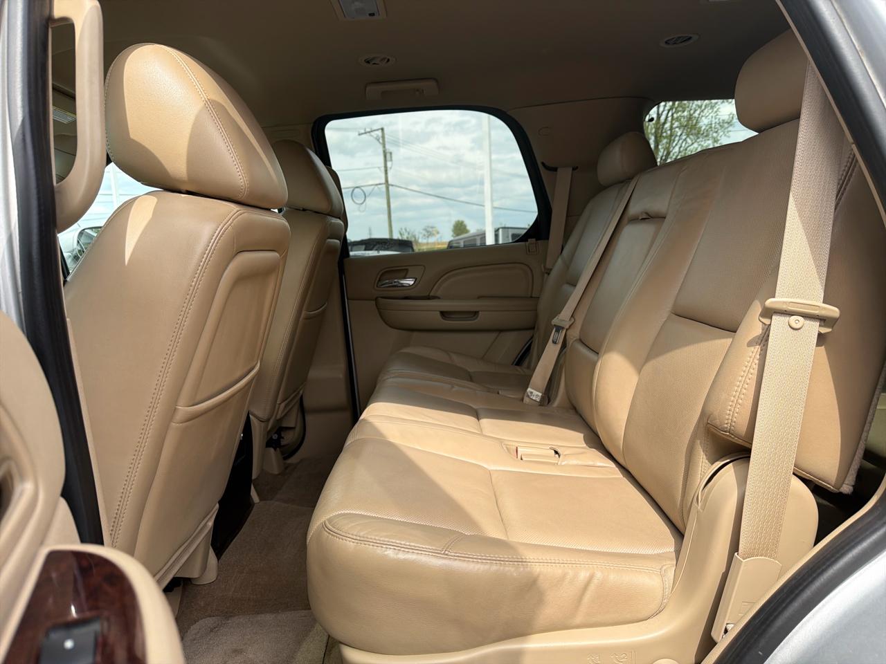 Cadillac Escalade AWD 4dr Base 2010