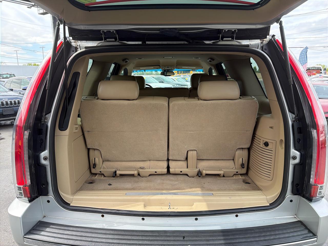 Cadillac Escalade AWD 4dr Base 2010