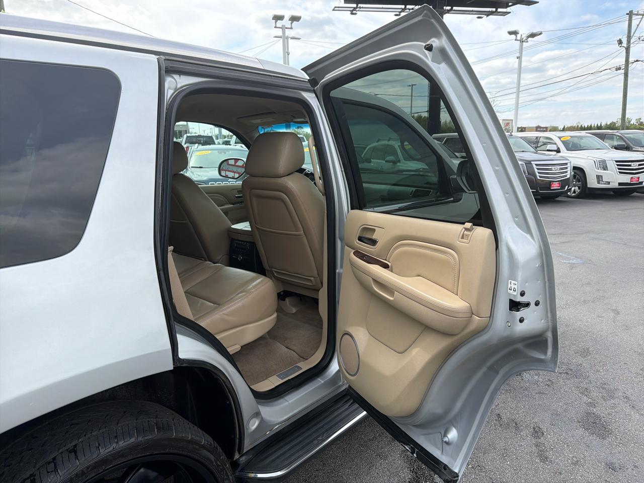 Cadillac Escalade AWD 4dr Base 2010