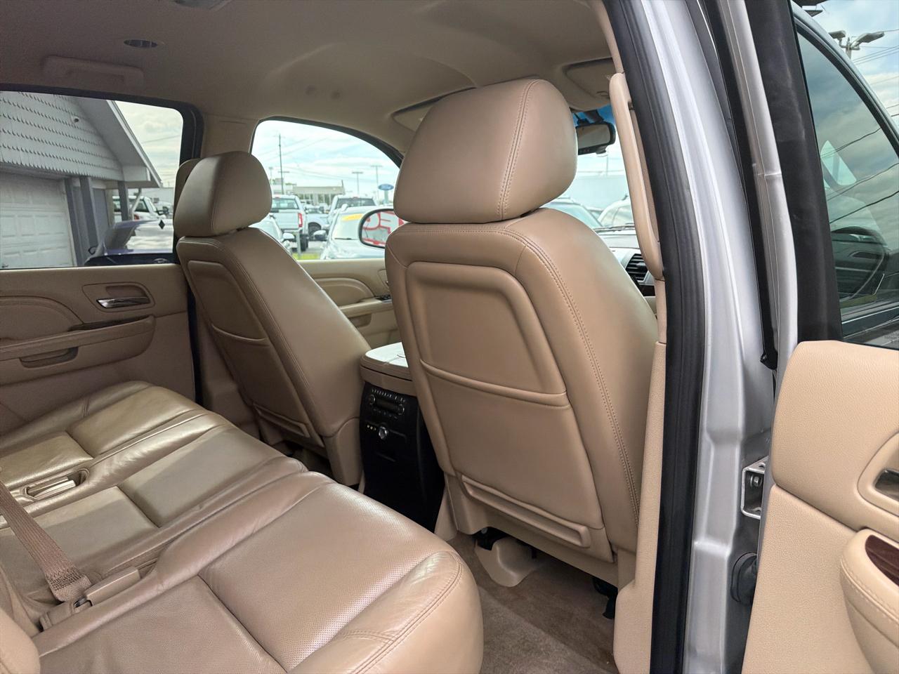 Cadillac Escalade AWD 4dr Base 2010
