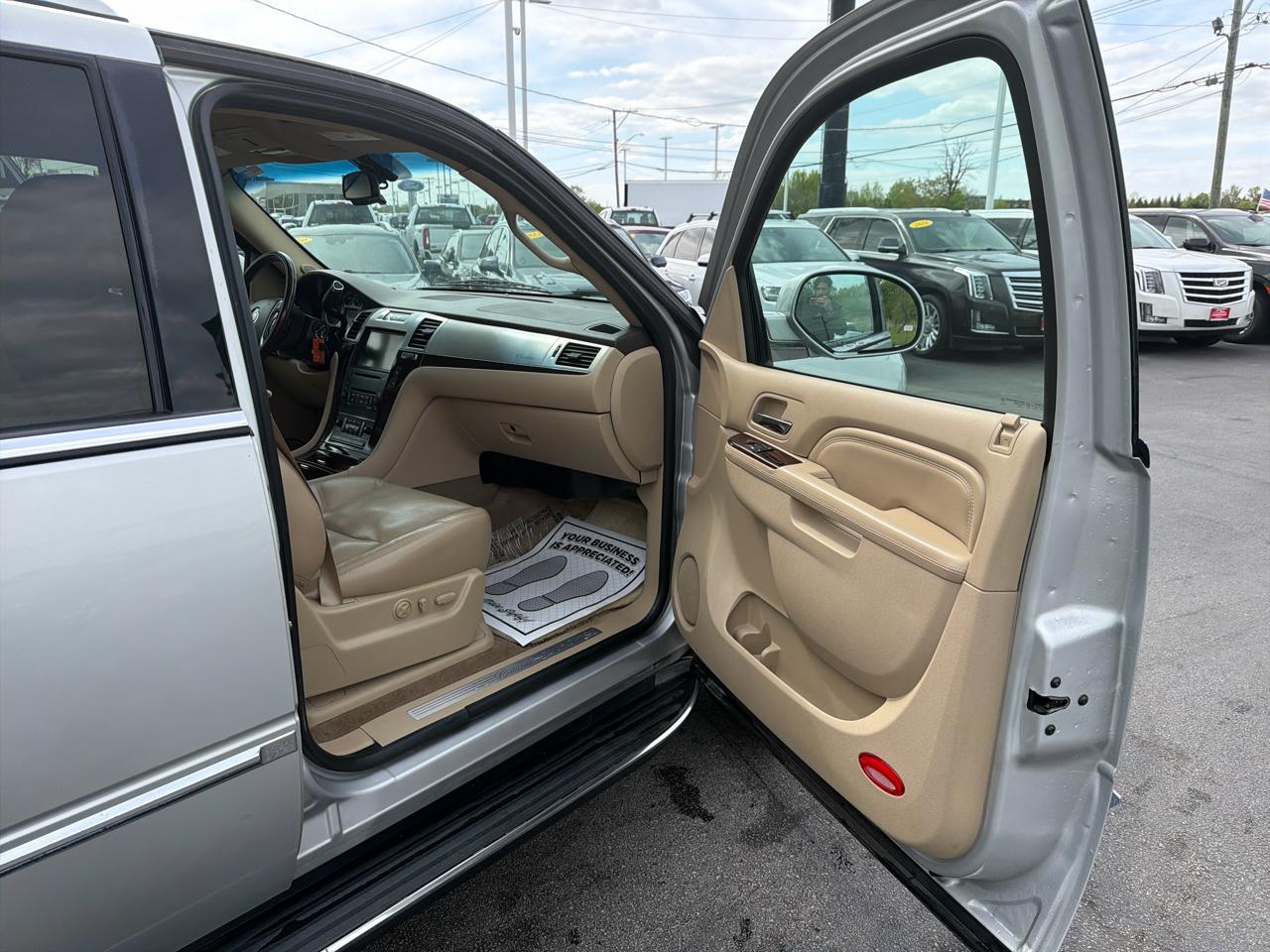 Cadillac Escalade AWD 4dr Base 2010