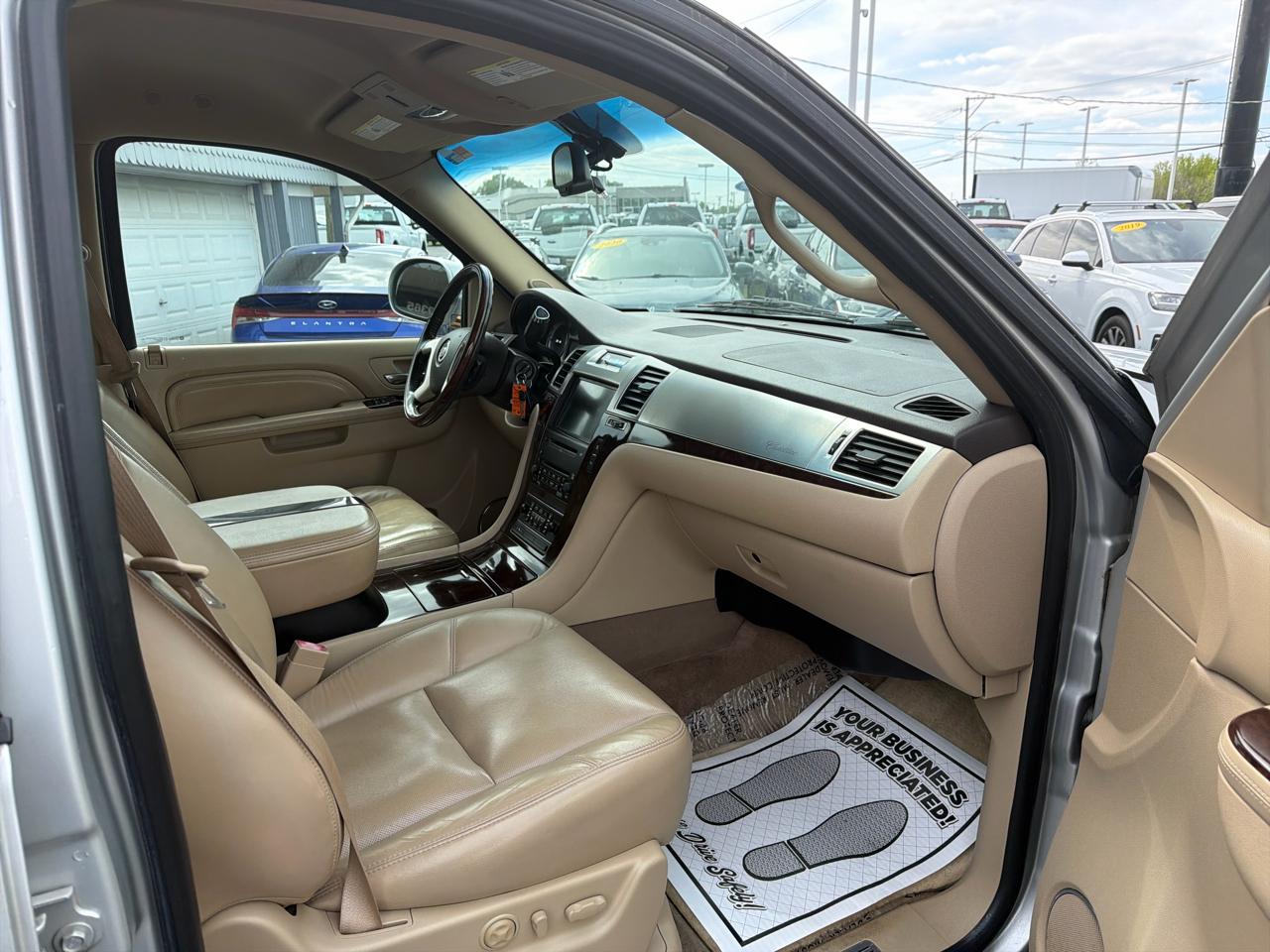 Cadillac Escalade AWD 4dr Base 2010