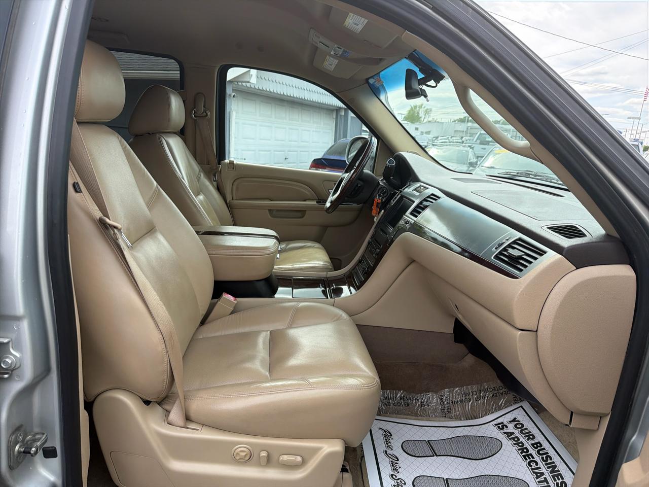 Cadillac Escalade AWD 4dr Base 2010